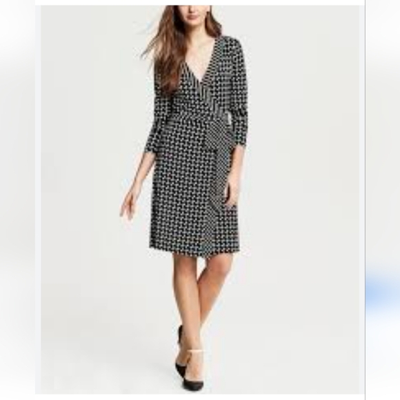 Banana Republic Gemma Printed Wrap Dress size medium - Picture 8 of 8